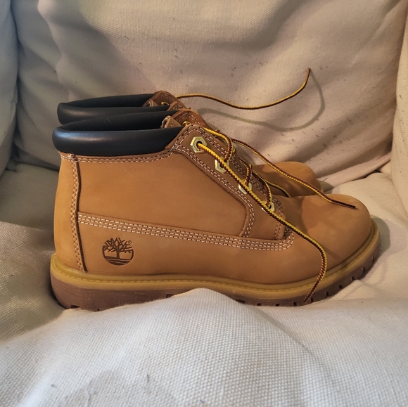 Woman's Timberland Nellie waterproof boots size 8 - Picture 3 of 4